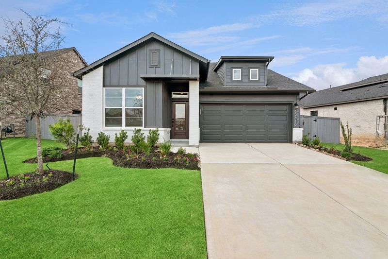 Exterior:Exterior Front