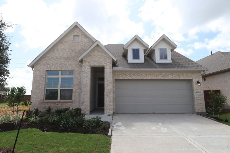 Exterior:Exterior Front