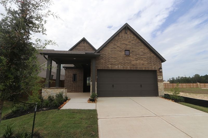 Exterior:Exterior Front