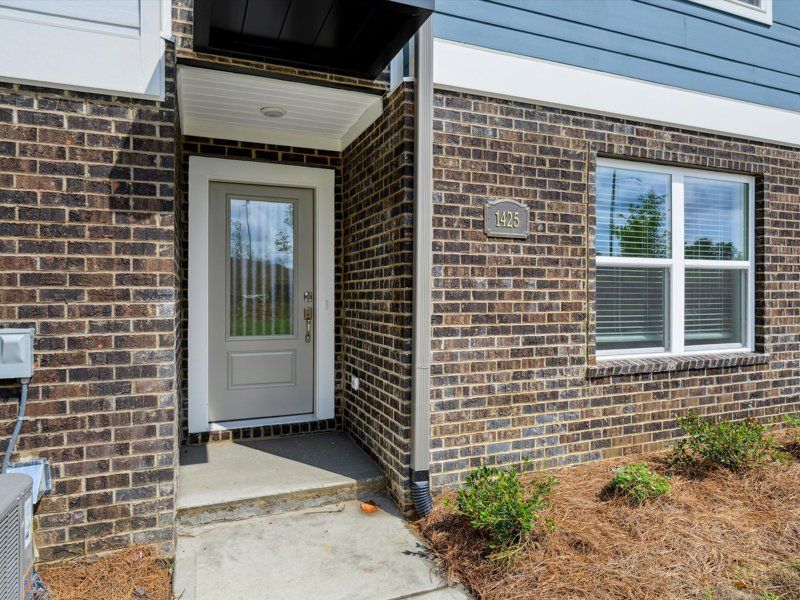 Exterior:Exterior Front