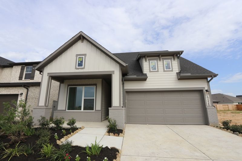 Exterior:Exterior Front