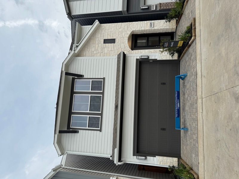 Exterior:Exterior Front