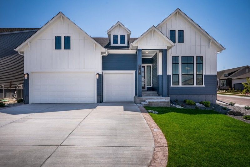 Exterior:Exterior Front