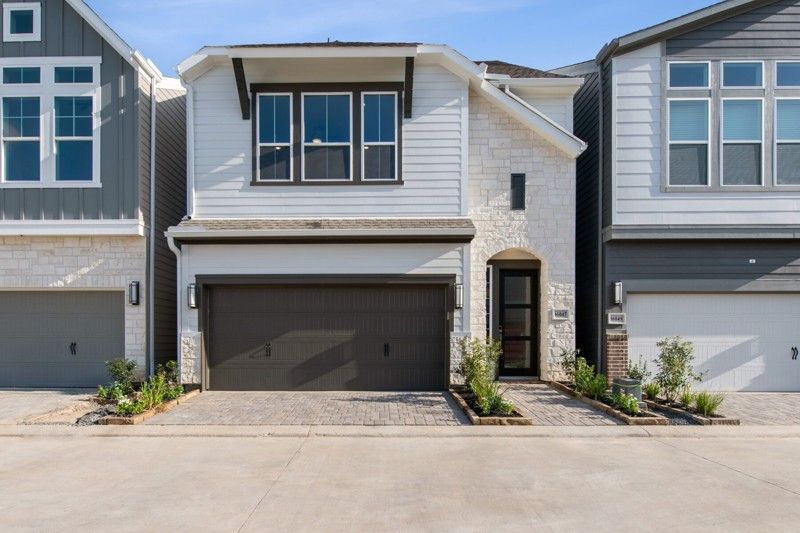 Exterior:Exterior Front