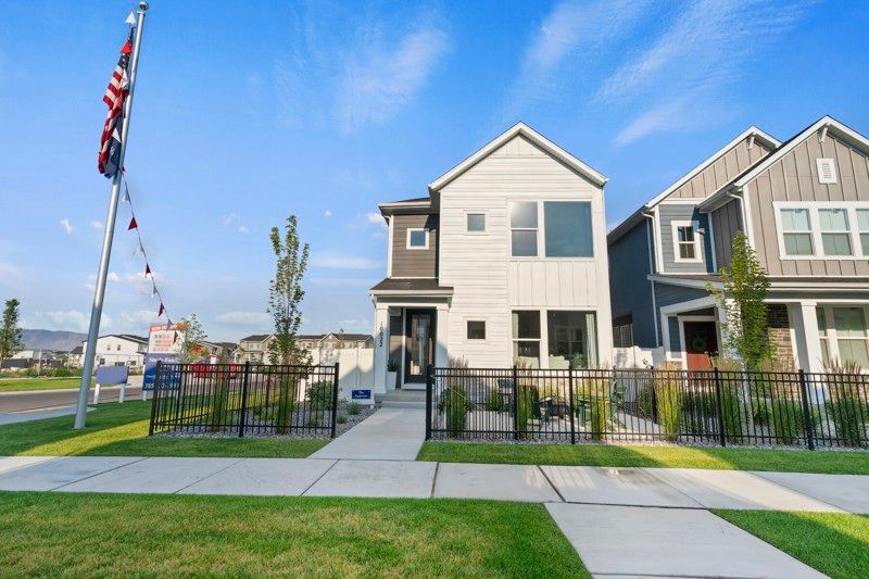 Exterior:Exterior Front