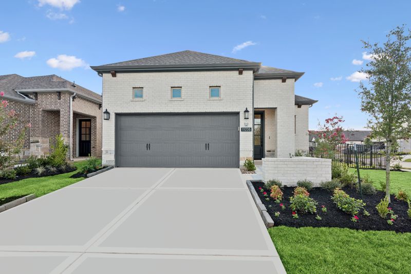 Exterior:Exterior Front
