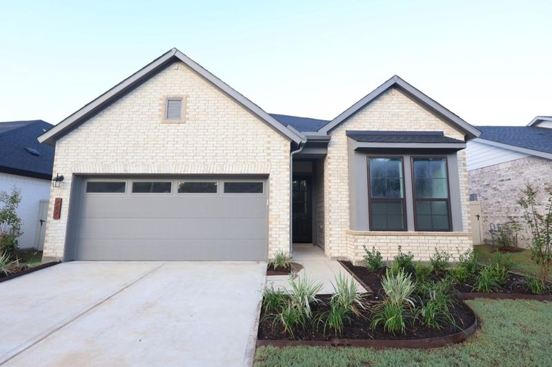 Exterior:Exterior Front