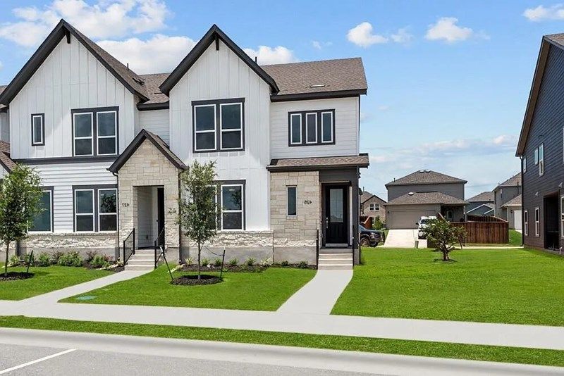 Exterior:Exterior Front