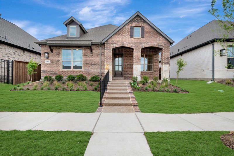 Exterior:Exterior Front