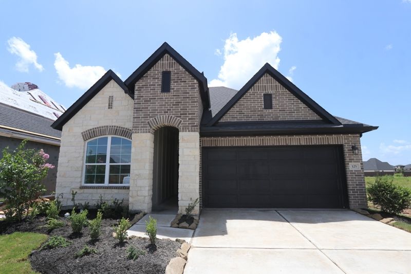 Exterior:Exterior Front