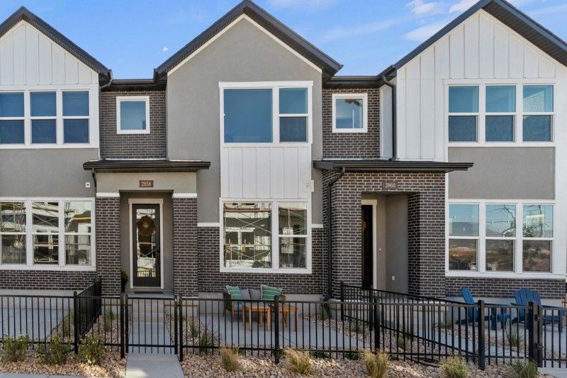Exterior:Exterior Front
