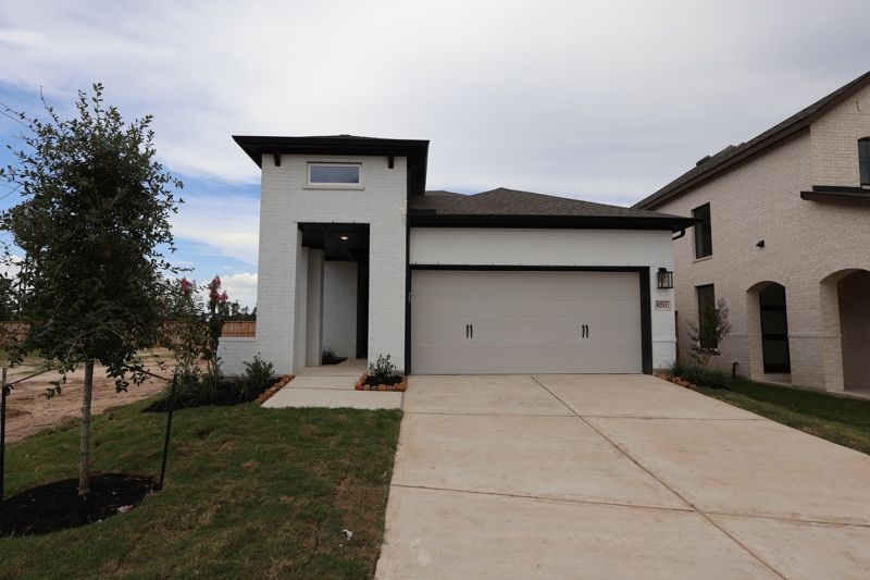 Exterior:Exterior Front