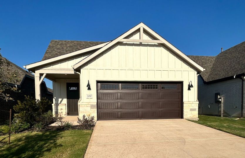 Exterior:2087 Green Ash - Hallmark - FH201