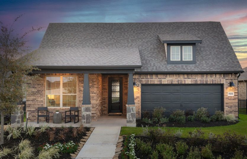 Prestige:Exterior LS204 Shown in Misty Bay Color Scheme
