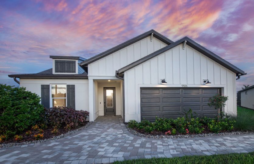 Mystique Grand:Mystique Grand Exterior