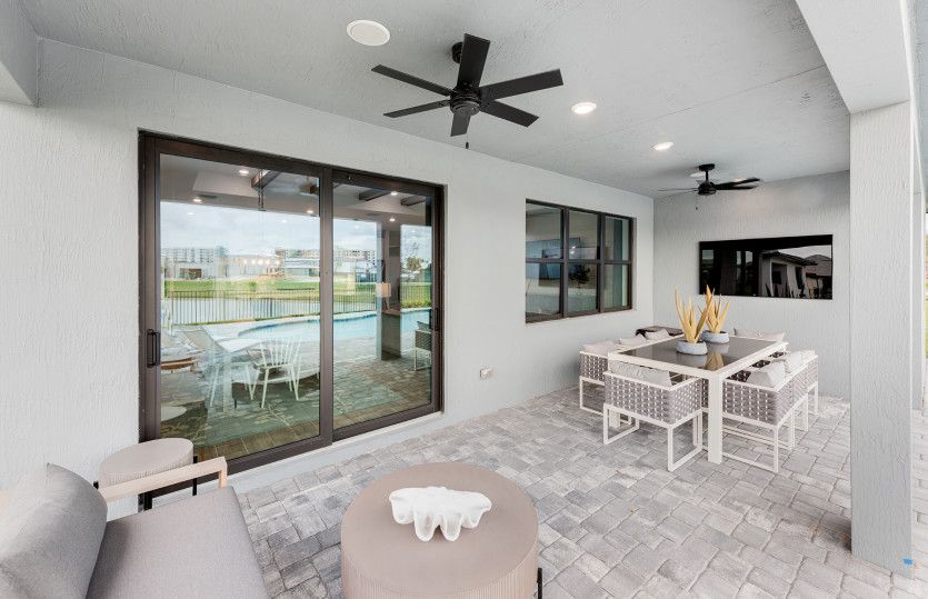 Palmary:Included covered lanai