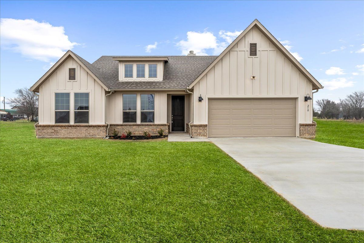 210 Read Ranch, Paradise, TX