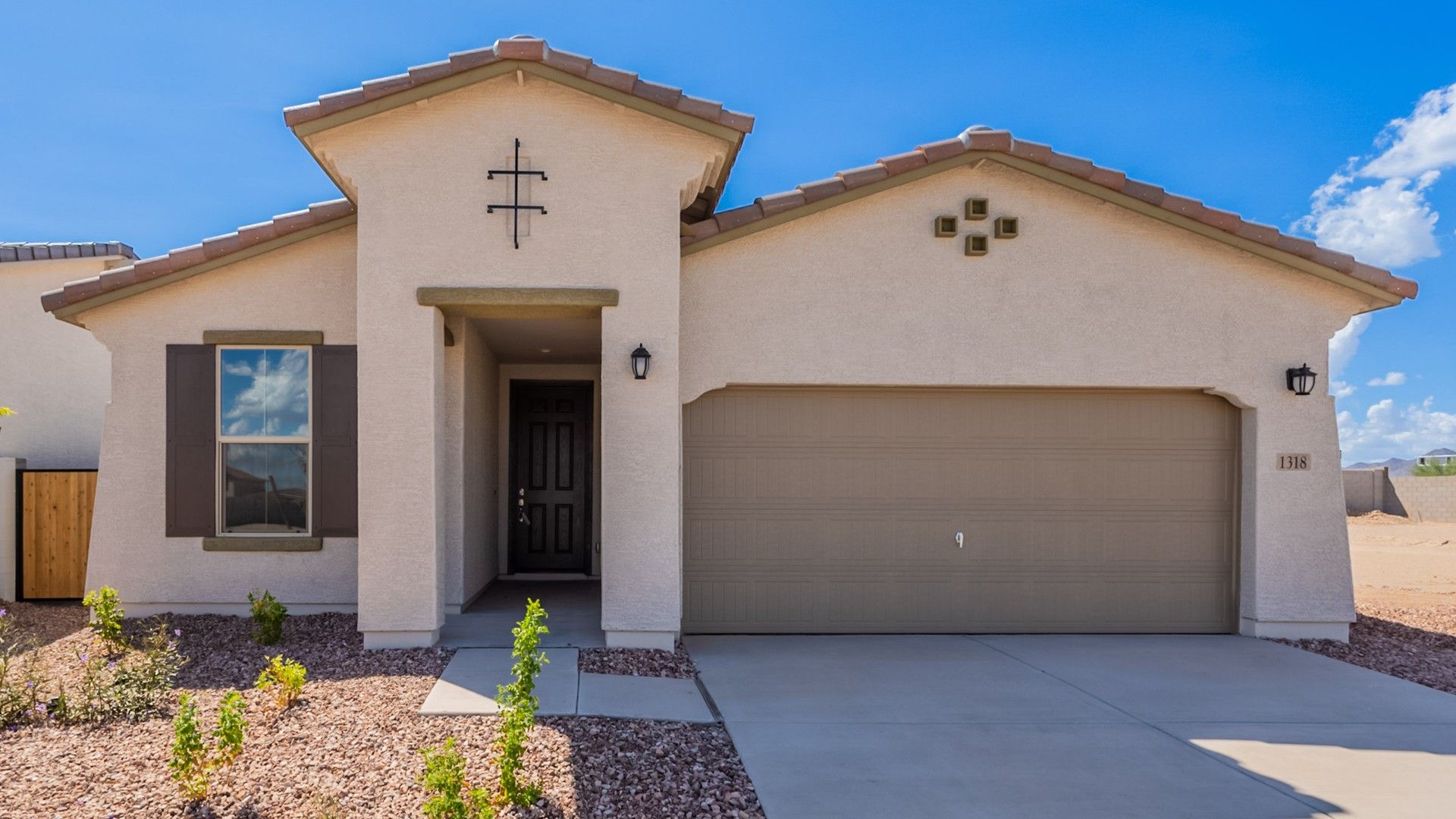 Sienna Park Castillo Home with Stucco Exterior in Buckeye:Elegant stucco facade and two-car garage define this Sienna Park gem in Buckeye.
