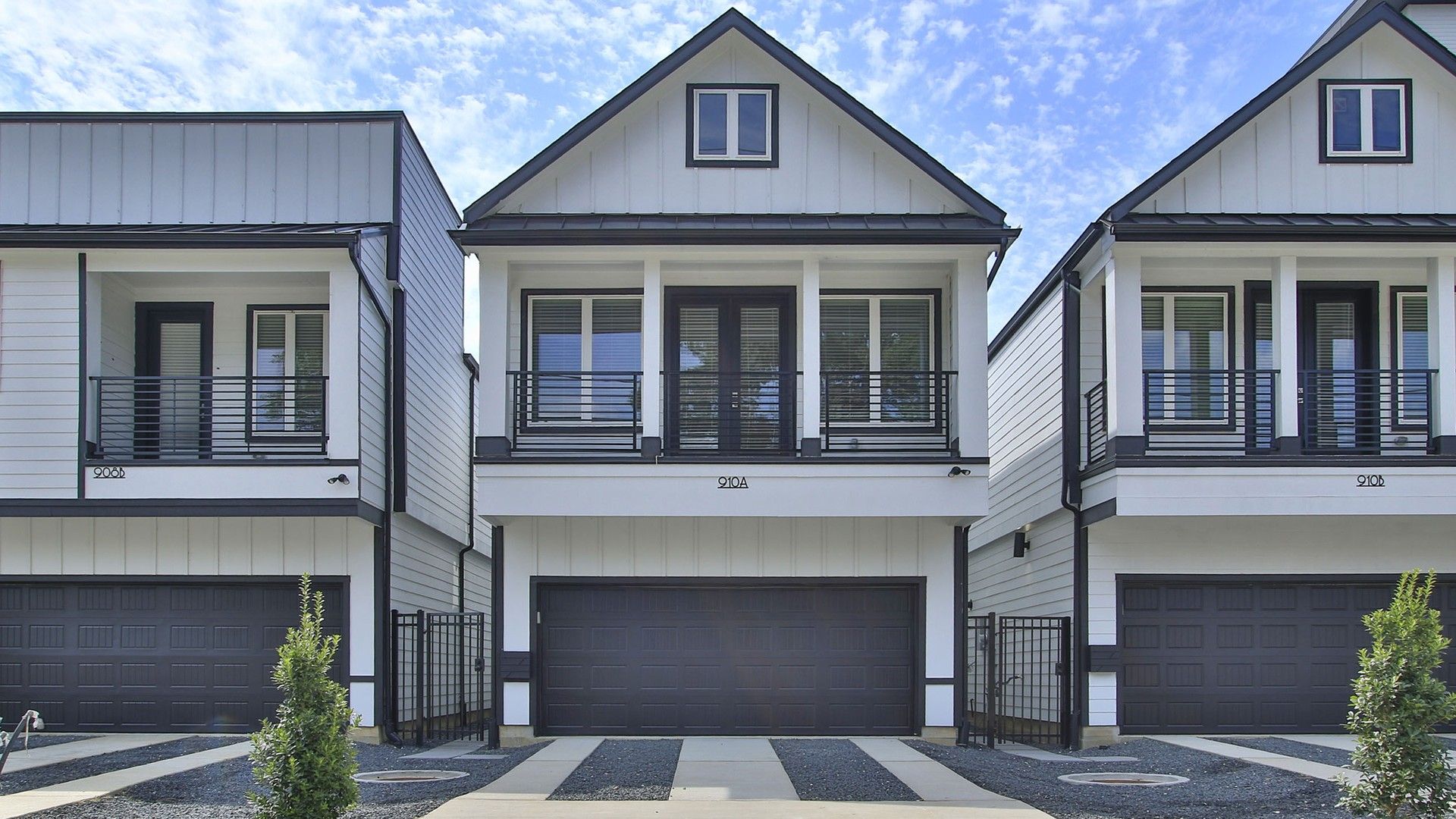 Shady Acres Modern Detached Townhomes at 910A W 21st Street with Balcony:Elegant two-story detached townhomes with a sleek balcony and spacious garage in Shady Acres.