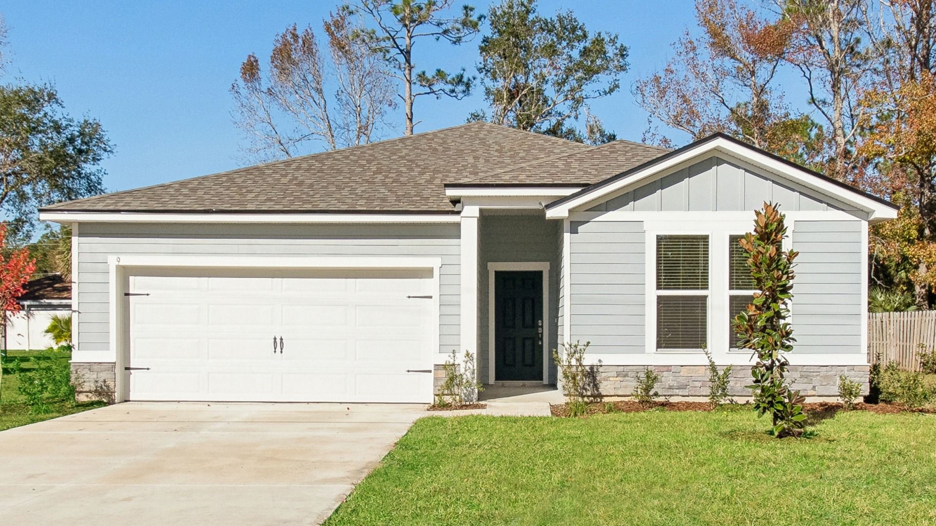 Modern Single-Story House with Gable Roof in Palm Coast:Elegant gable roof and modern gray facade enhance this Palm Coast residence's exterior allure.