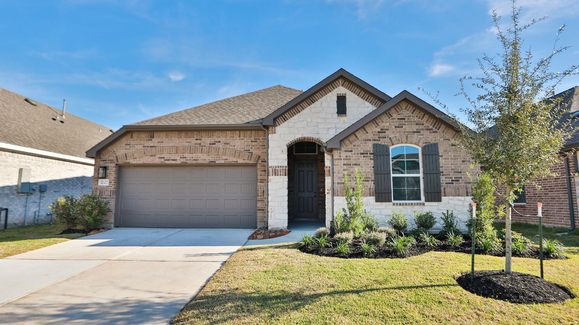 Modern Single-Family Home Design and Architecture Showcase:Elevation M