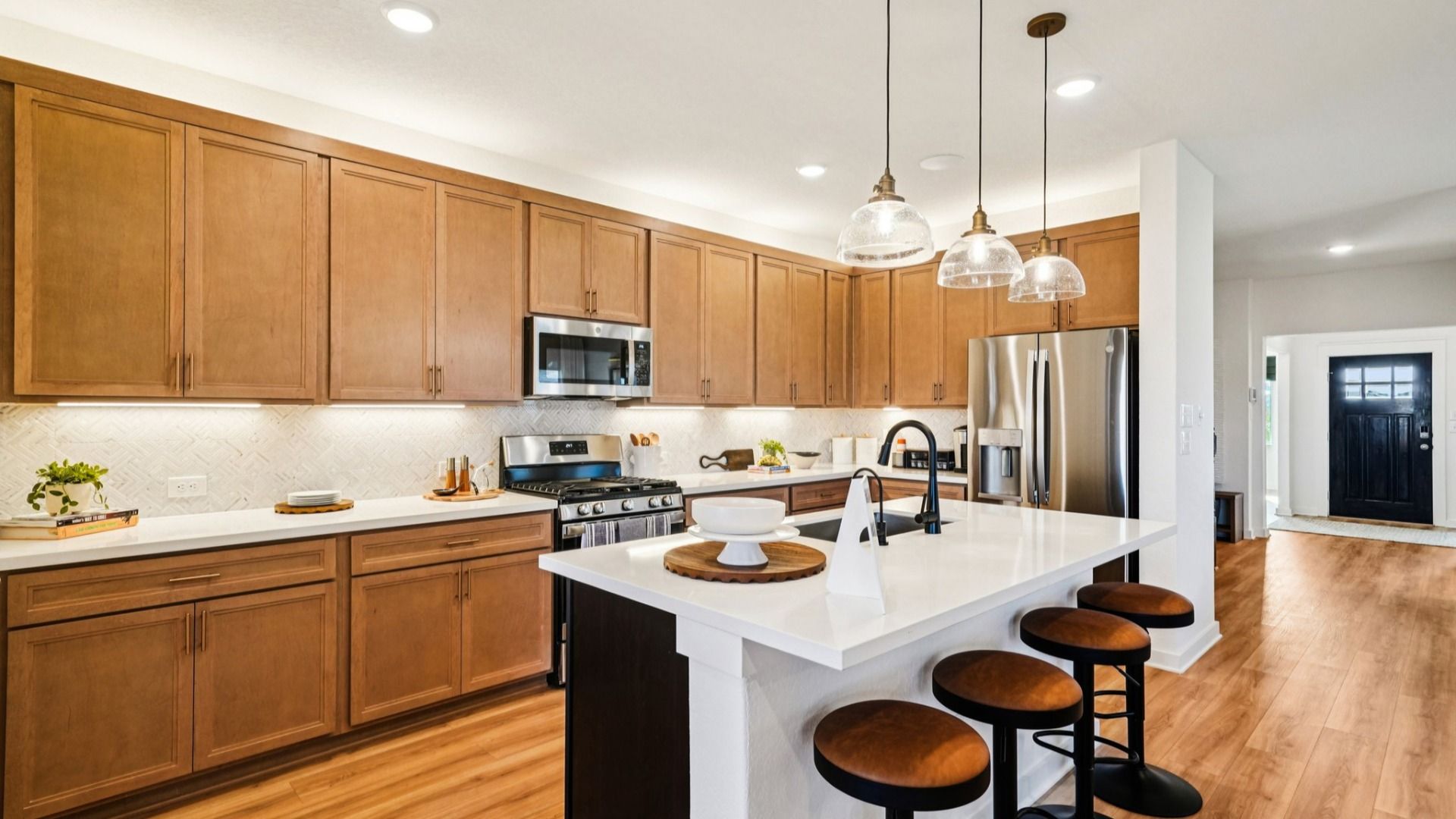 12-web-or-mls-Greylock Grv-S1811-012.jpg:Under Cabinet Lighting, Ceramic Tile Backsplash, Wood Cabinets