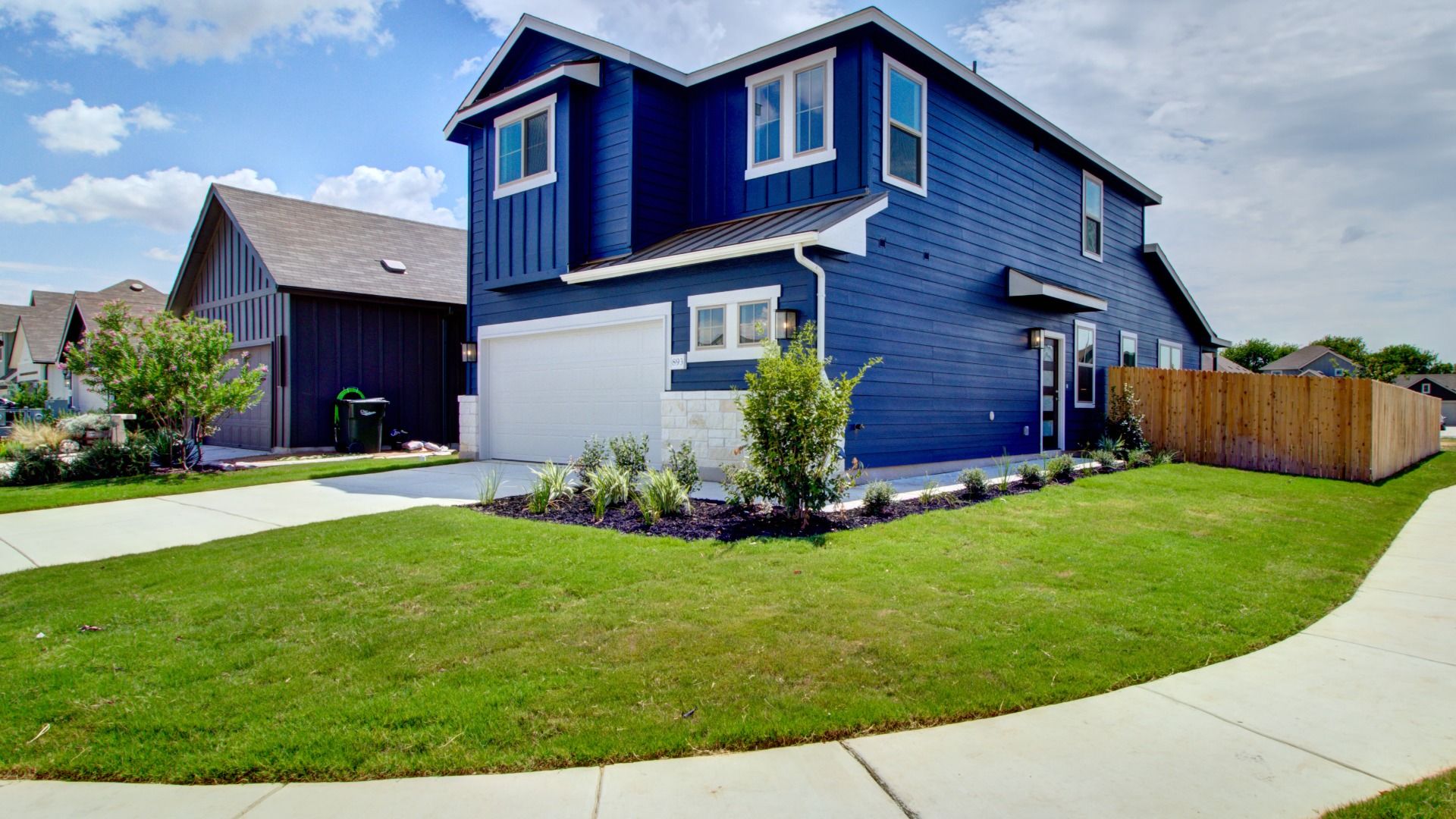 San Marcos Plan:Displayed images are for illustration purposes and  color and/or exterior features may differ from the actual home.