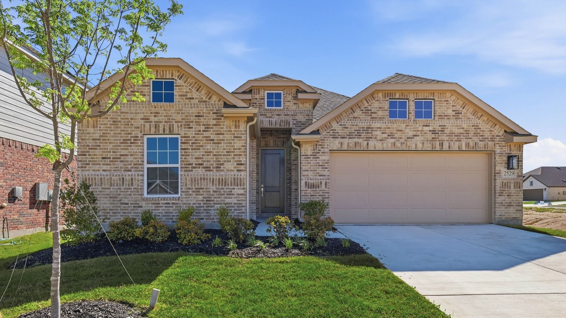 2529 River West Front Exterior