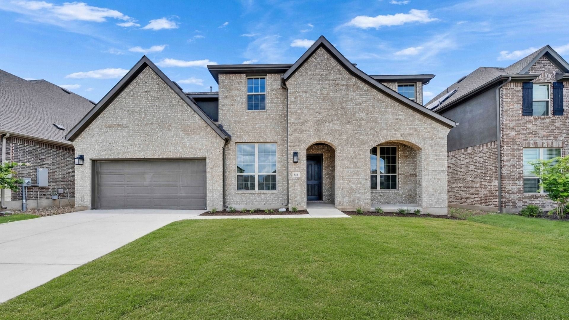 Exterior:Exterior photo of similar floorplans, not picture of actual home.