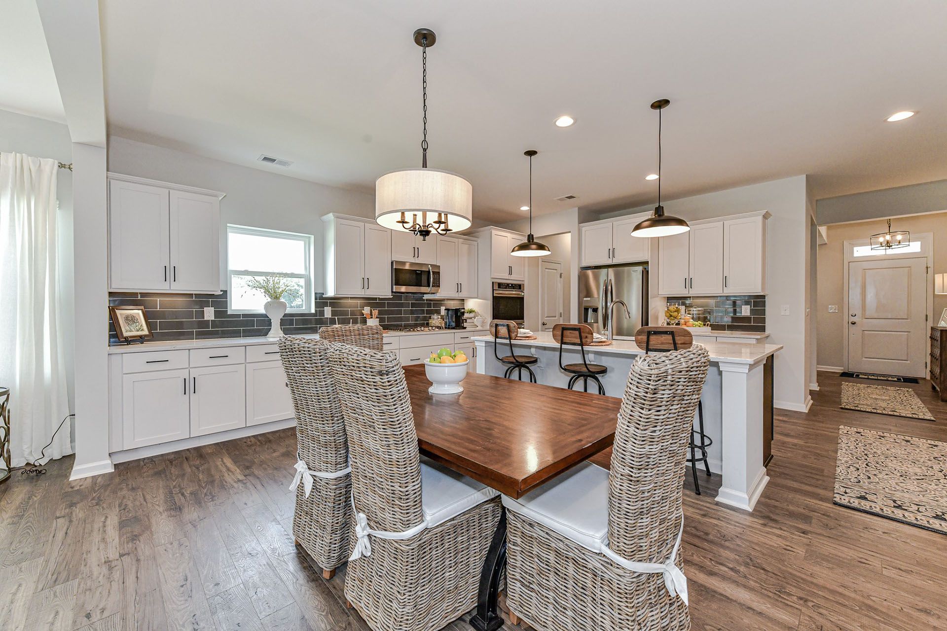 001818BAI 0 017 Dining Area