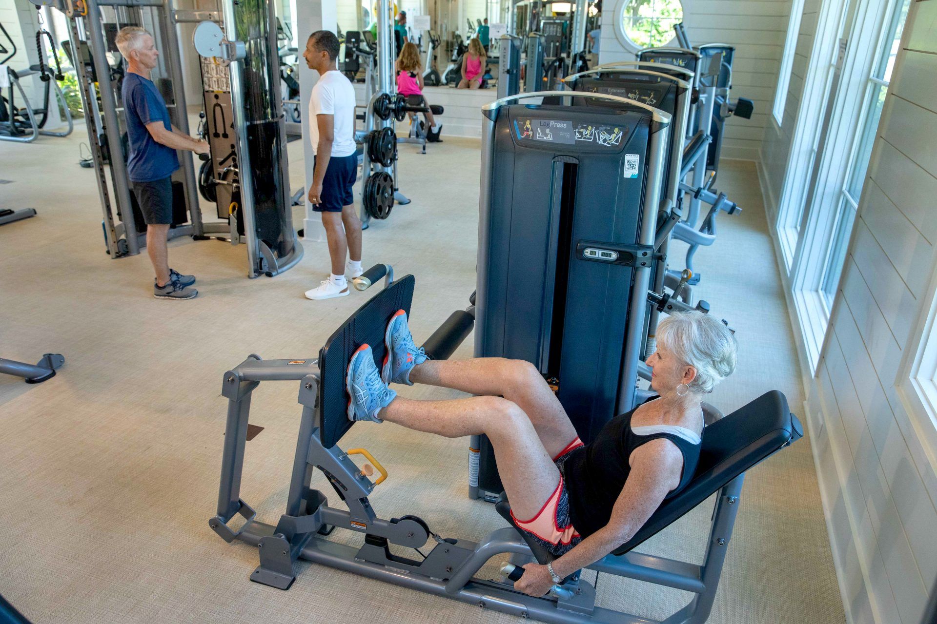 SQ-FITNESS CTR-OLDER LADY ON LEGS-CH-1F3A5602-55
