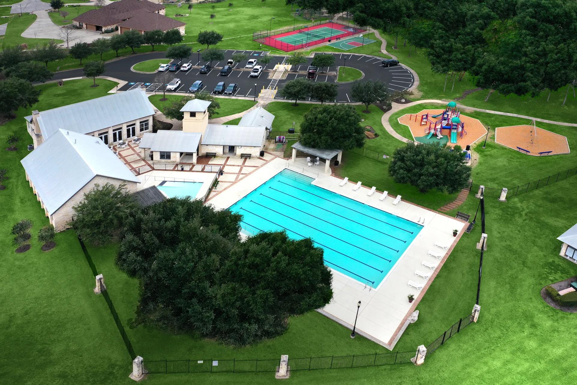 Lakehouse and Pool