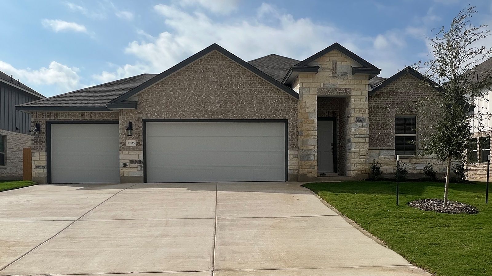 Exterior:Elevation Image 0.