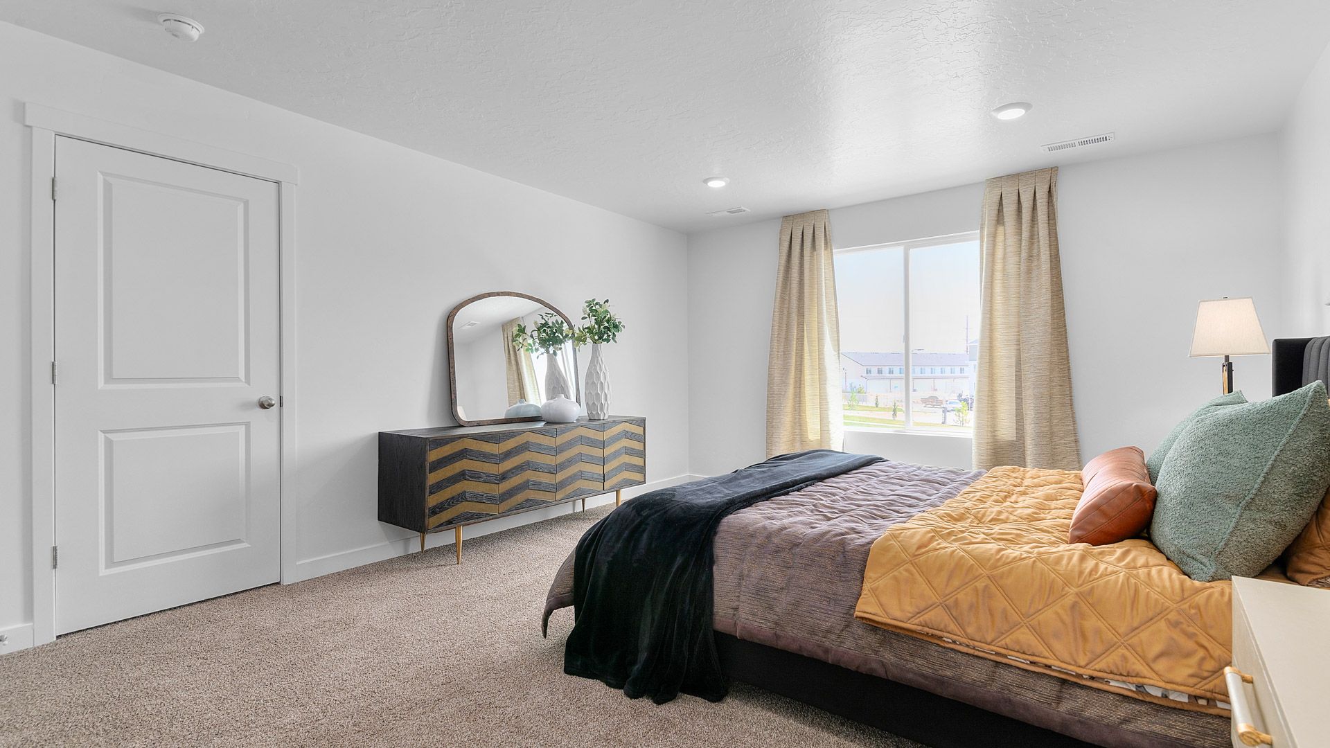 Exterior:Elevation Image 10.