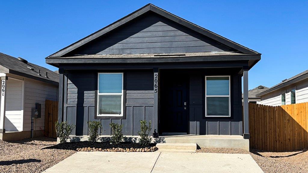 Exterior:Elevation Image 0.