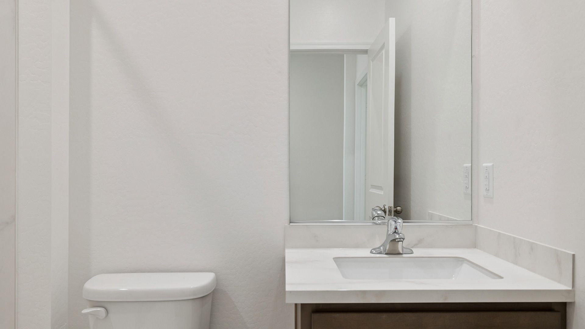 Exterior:Elevation Image 5.