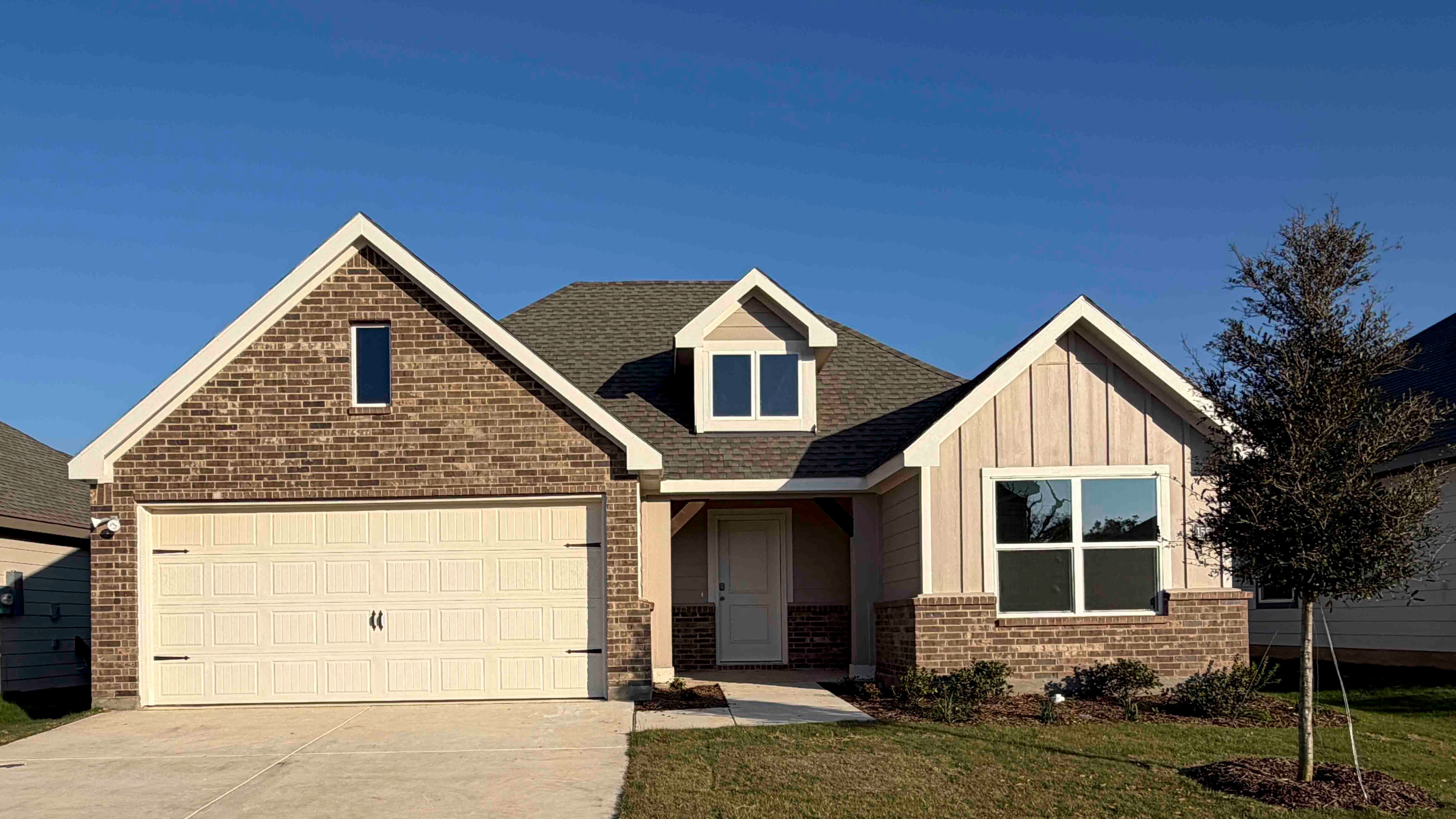 Exterior:Elevation Image 0.