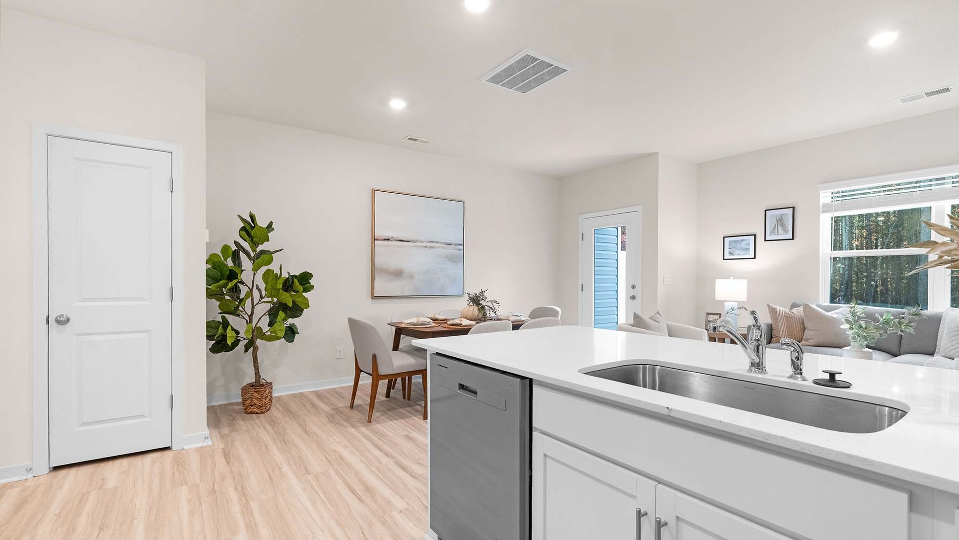 Exterior:Elevation Image 5.