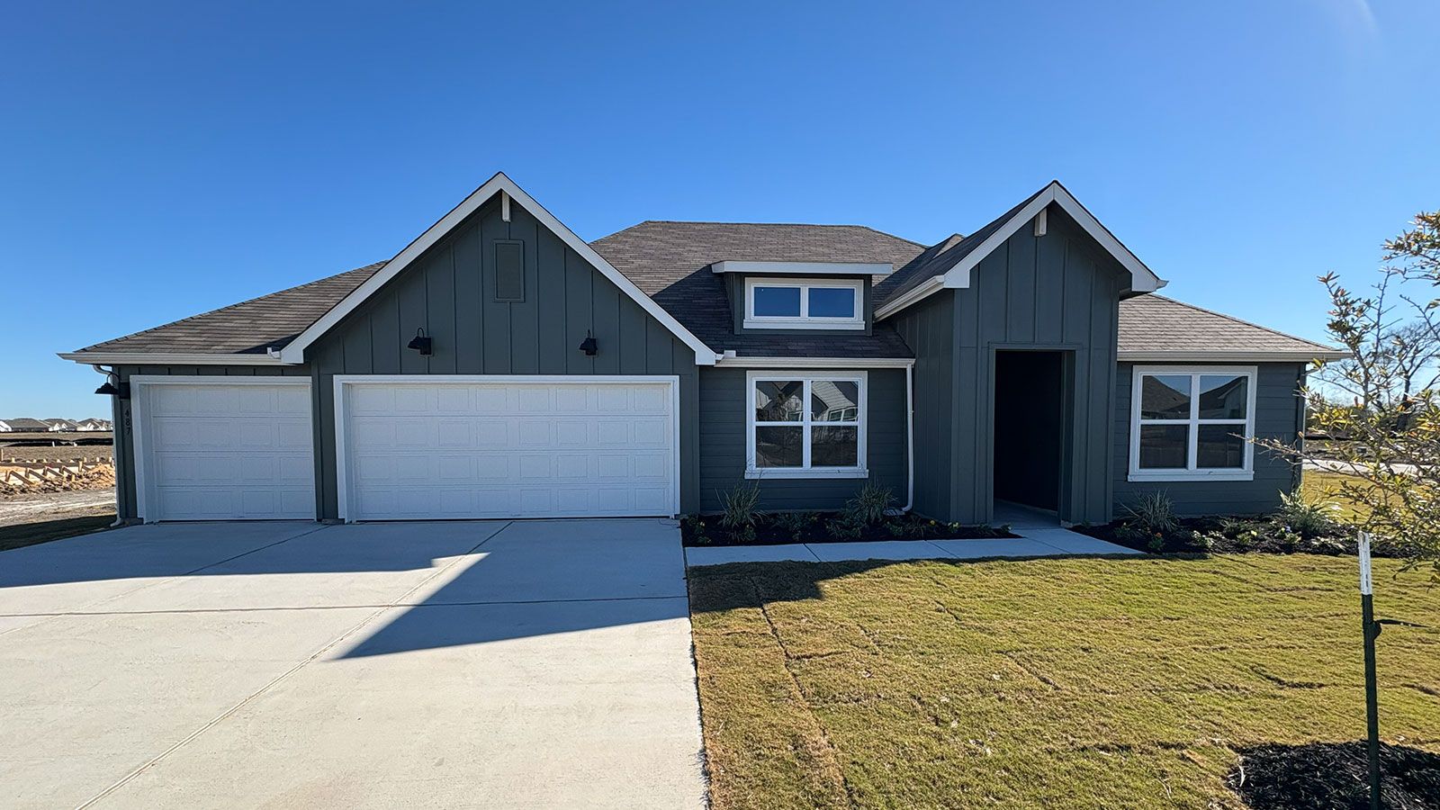 Exterior:Elevation Image 0.