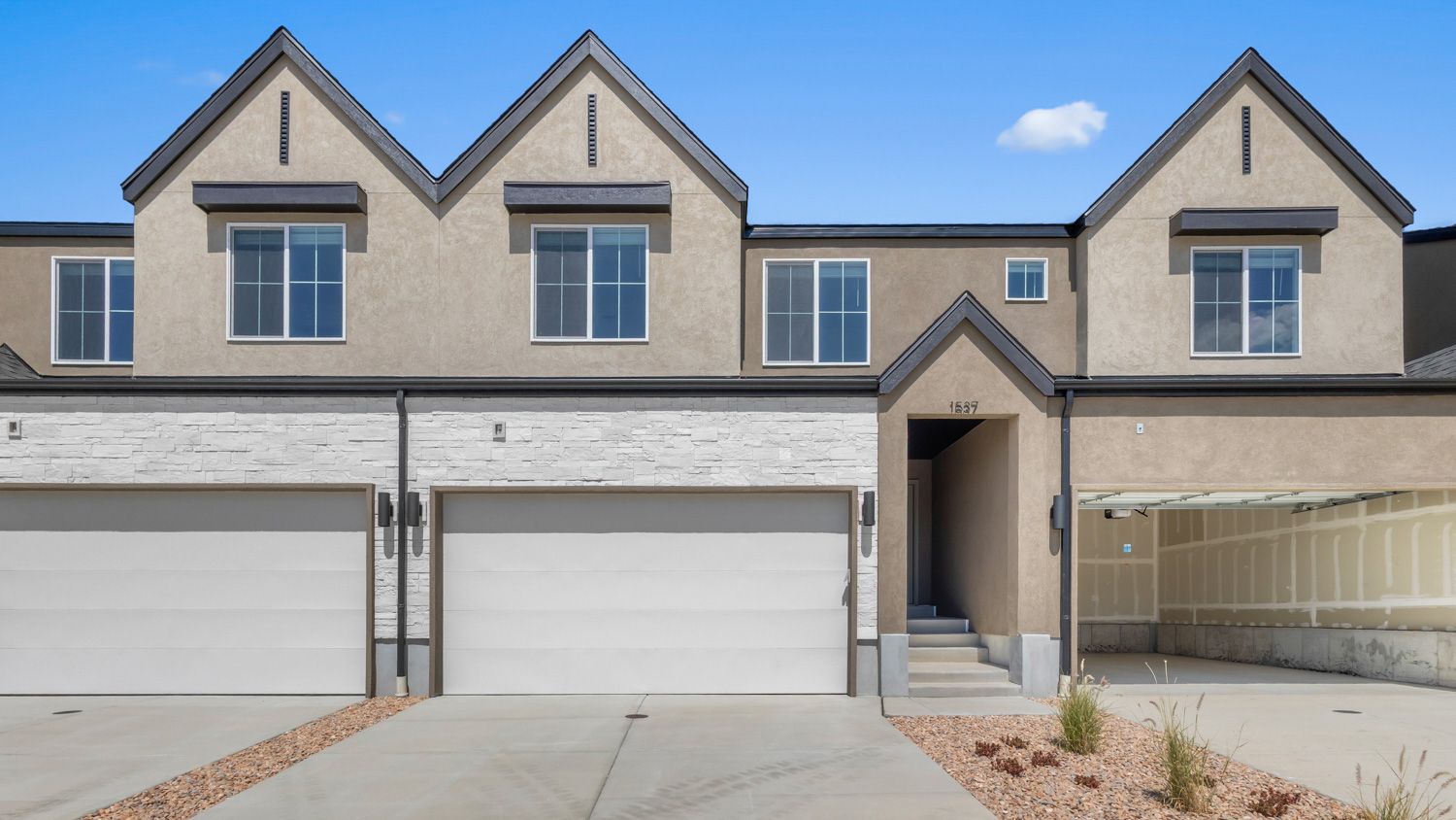 Exterior:Elevation Image 0.