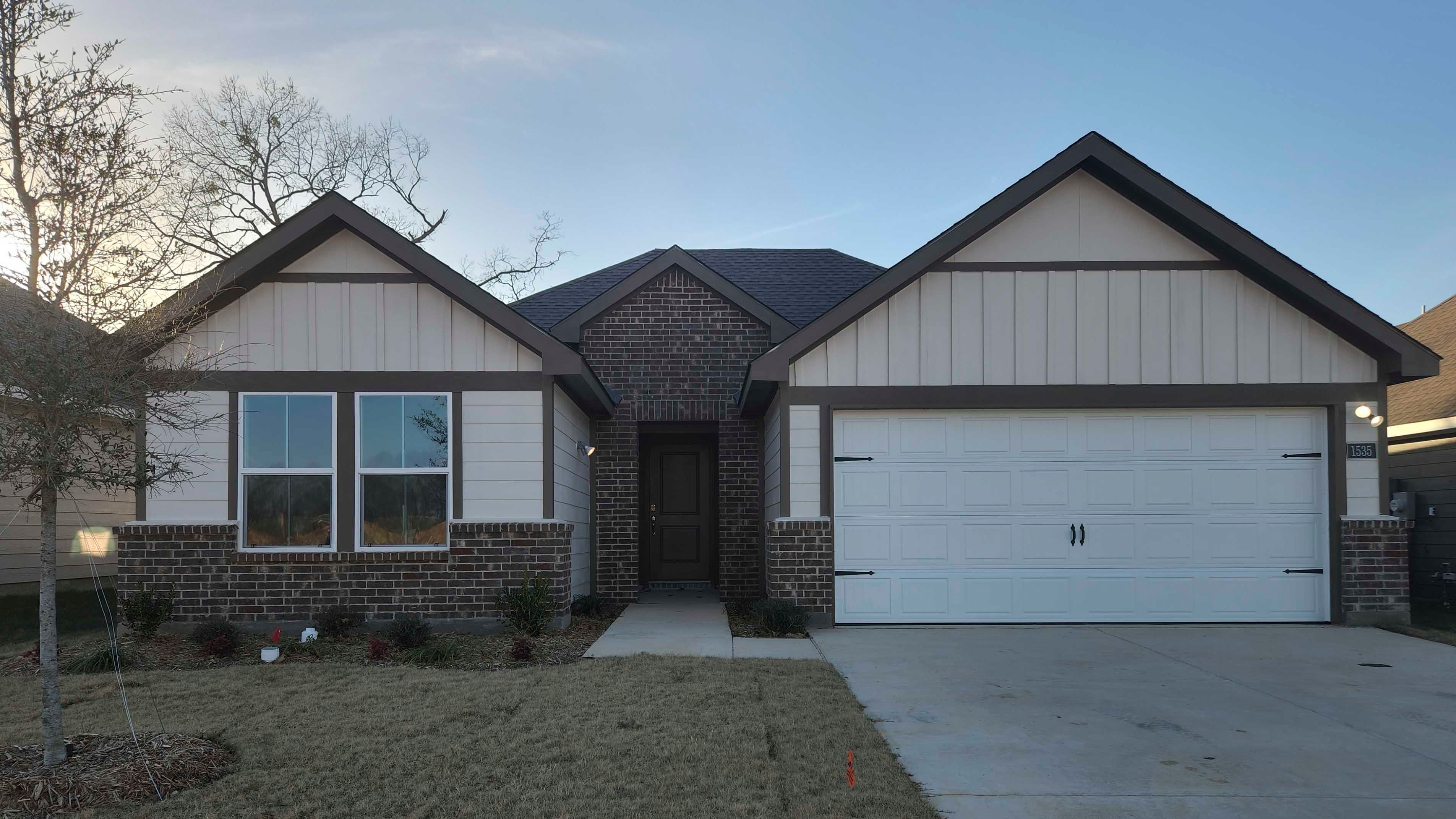 Exterior:Elevation Image 0.