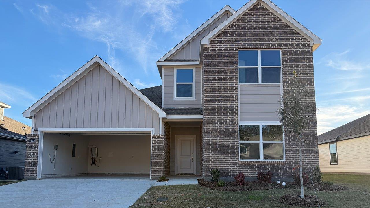 Exterior:Elevation Image 0.