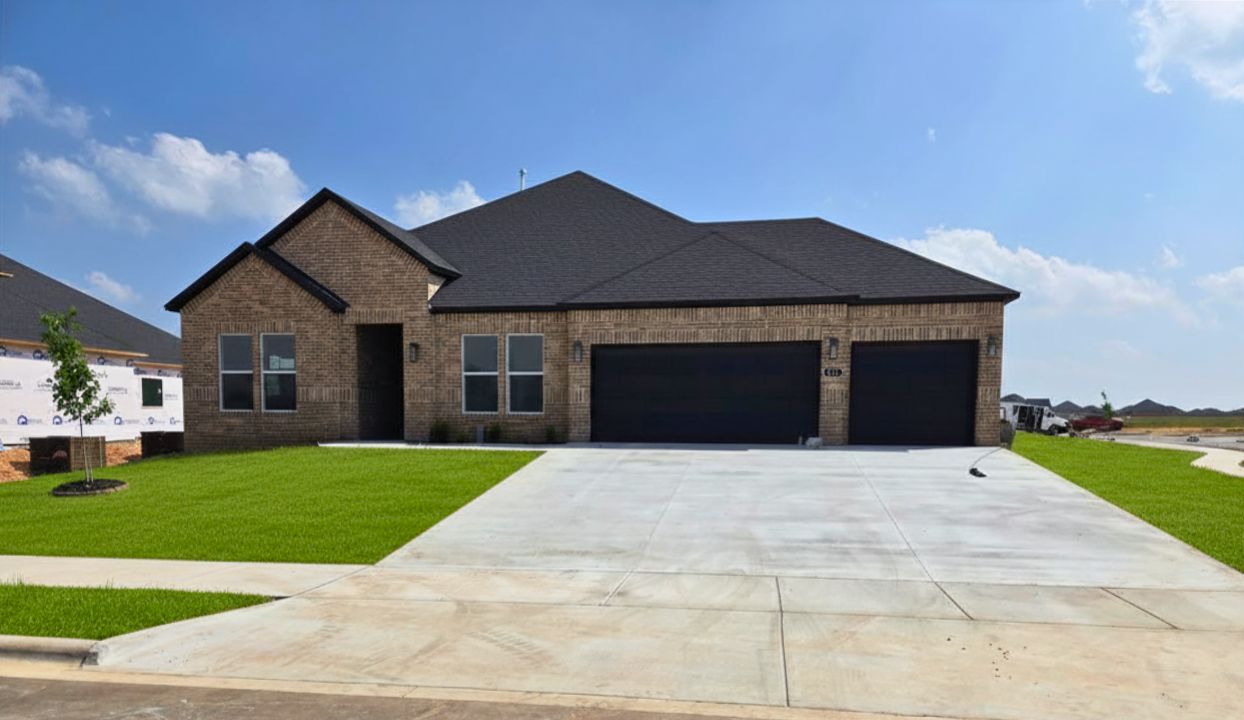 Exterior:Elevation Image 0.