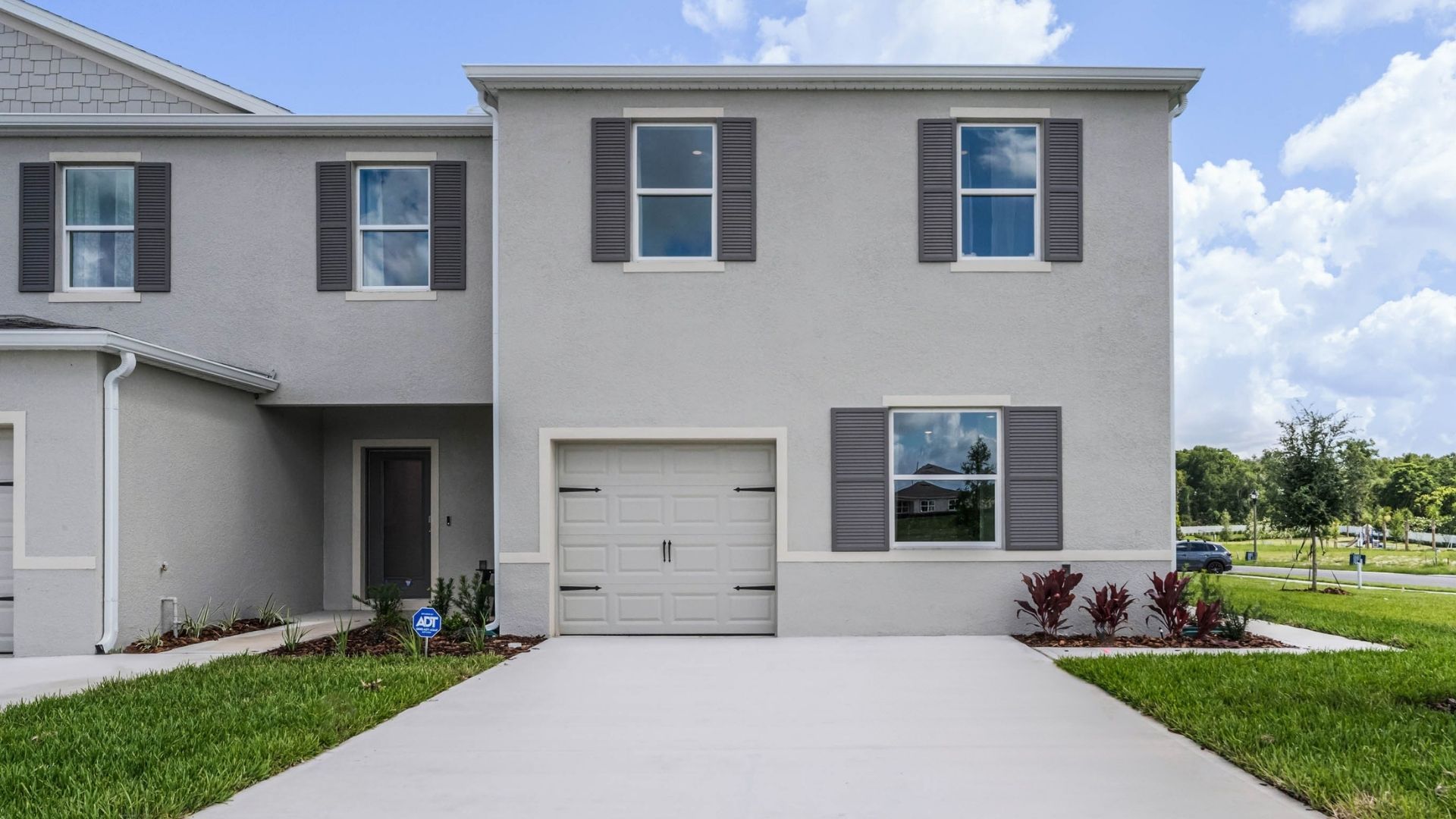 Exterior:Elevation Image 0.