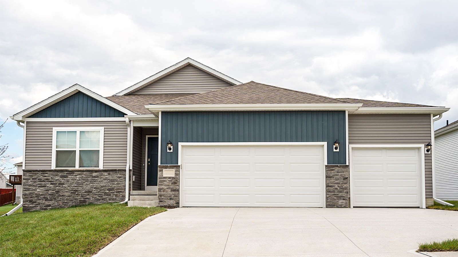 Exterior:Elevation Image 0.