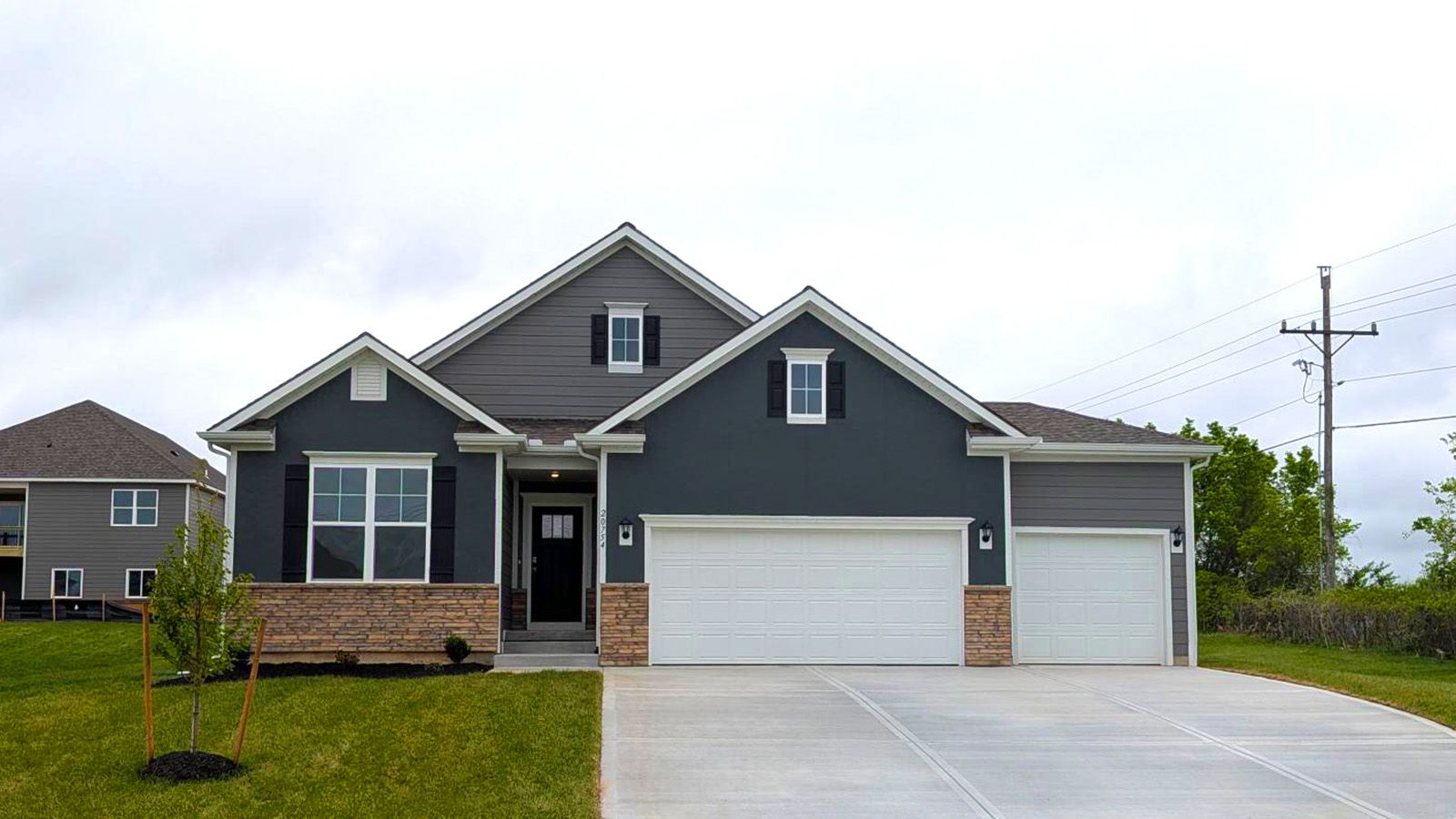 Exterior:Elevation Image 0.