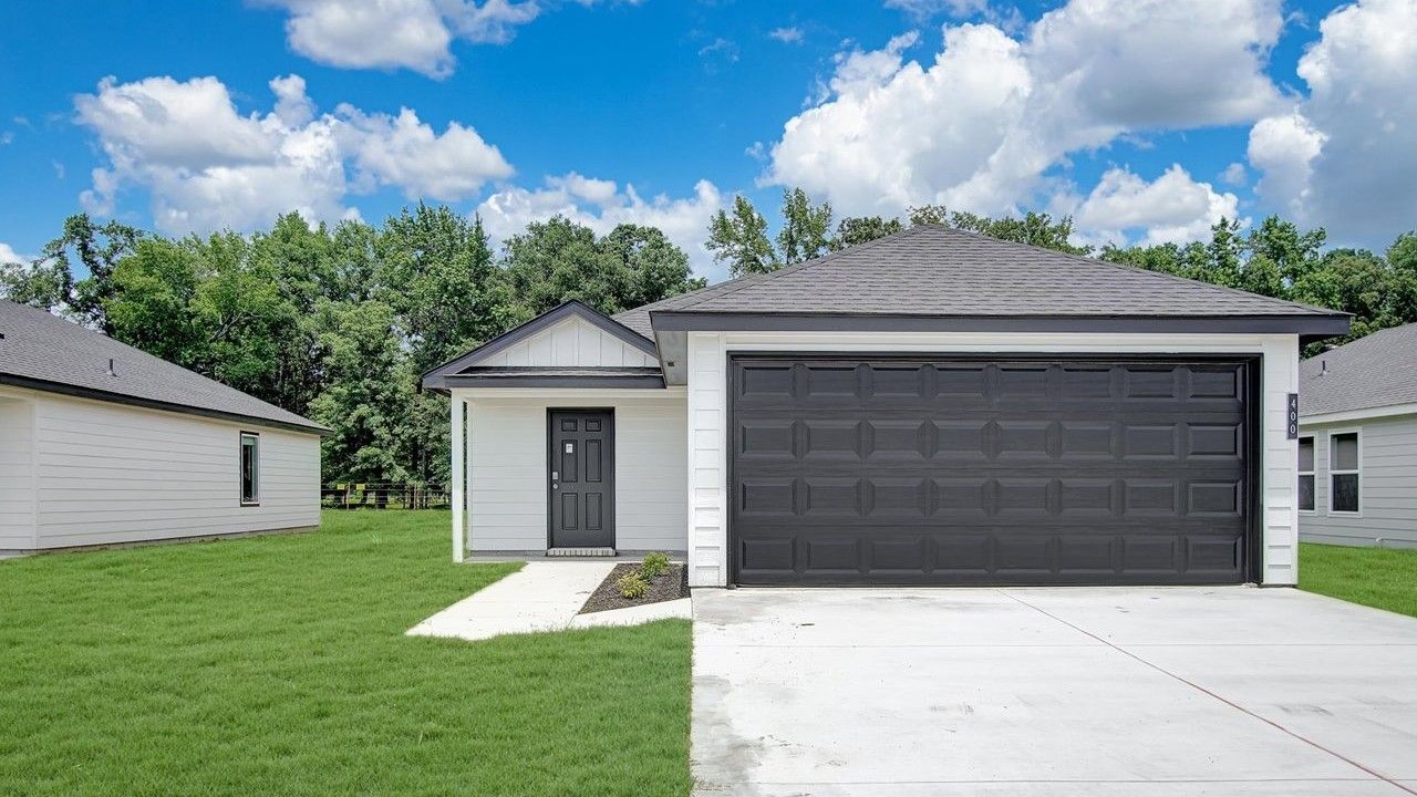 Exterior:Elevation Image 0.