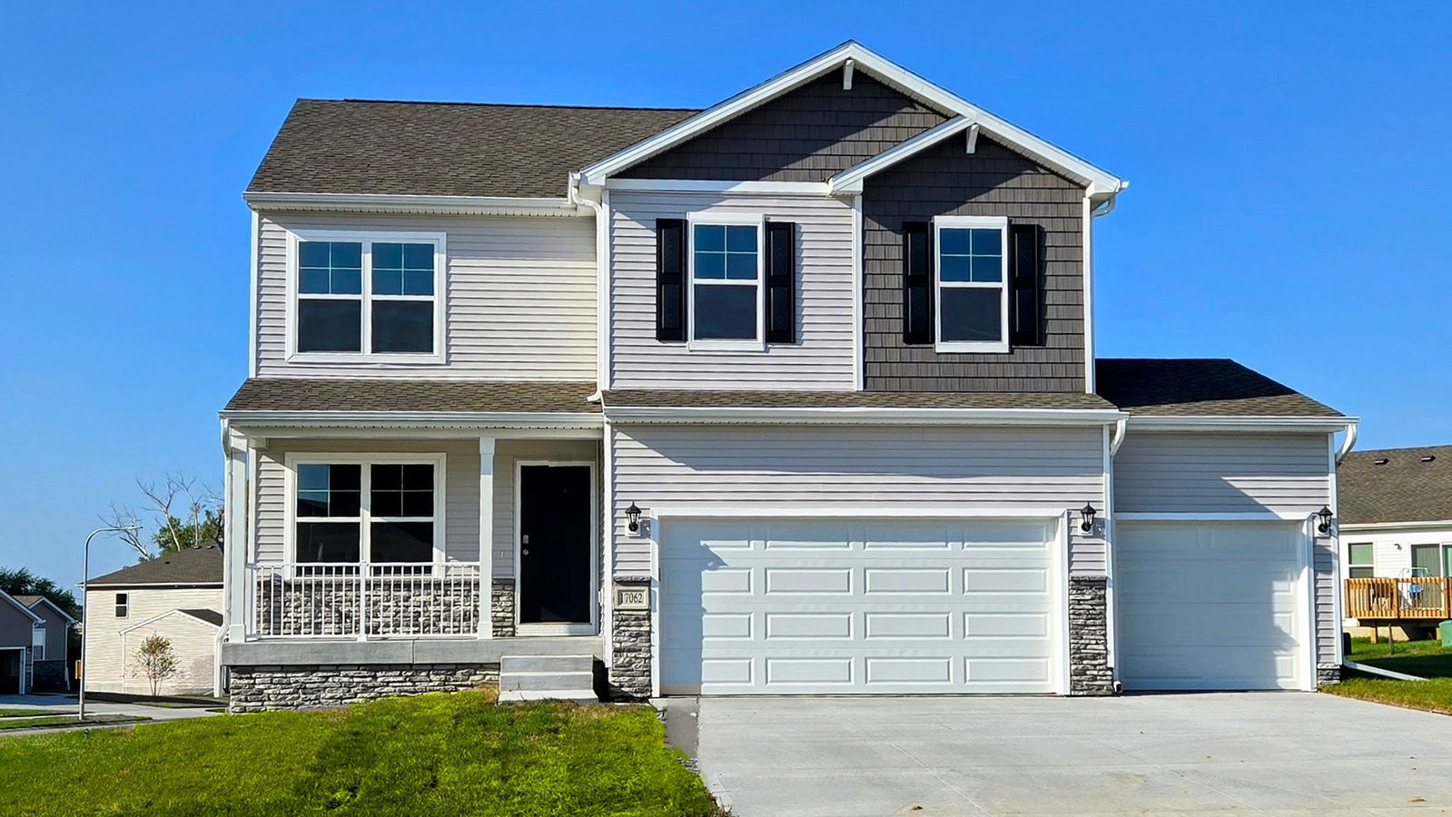 Exterior:Elevation Image 0.
