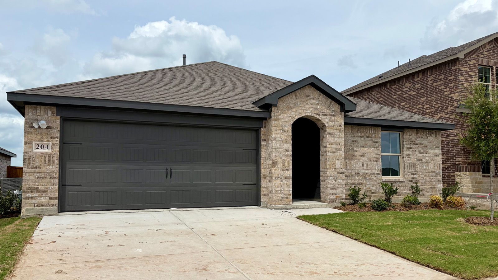 Exterior:Elevation Image 0.