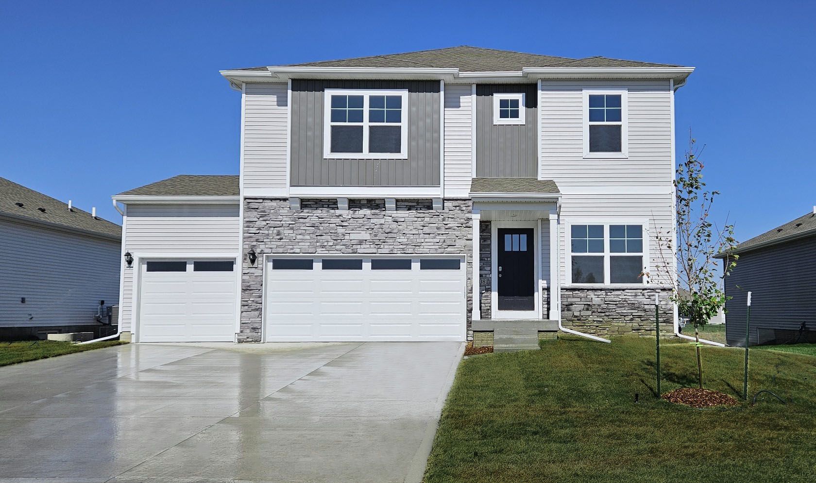Exterior:Elevation Image 0.